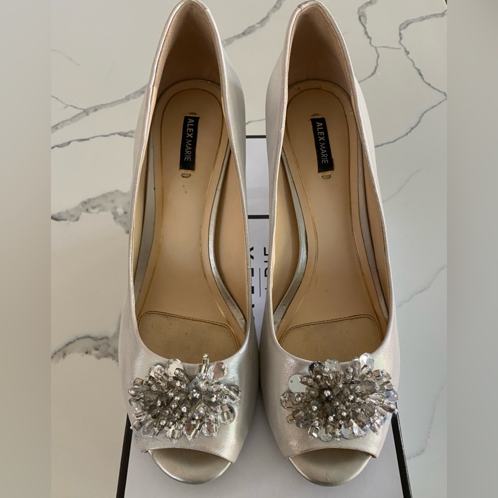 Lovely Alex Marie occasion pumps!